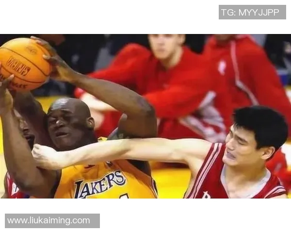 姚明笑容灿烂瞬间高清捕捉展现篮球巨星的亲和力与魅力 姚明笑容灿烂瞬间高清捕捉展现篮球巨星的亲和力与魅力